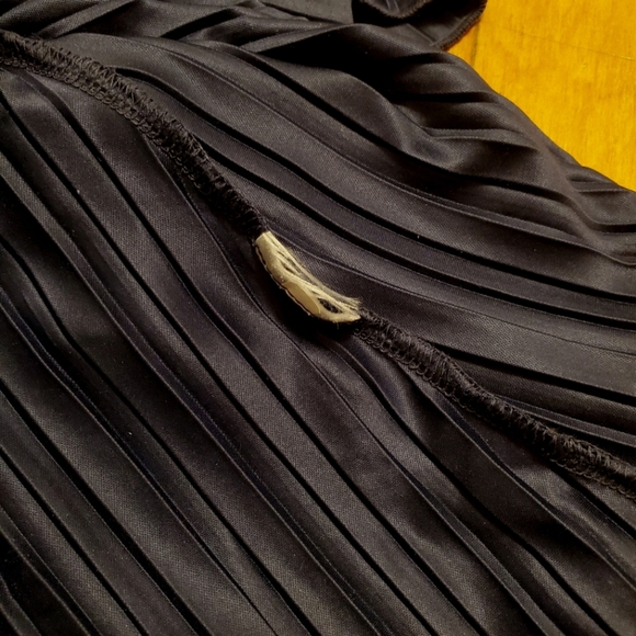 DKNY Women’s Pleated Smocked-Waist V Neck Dress. Dark Blue. Size 14. - Picture 11 of 13